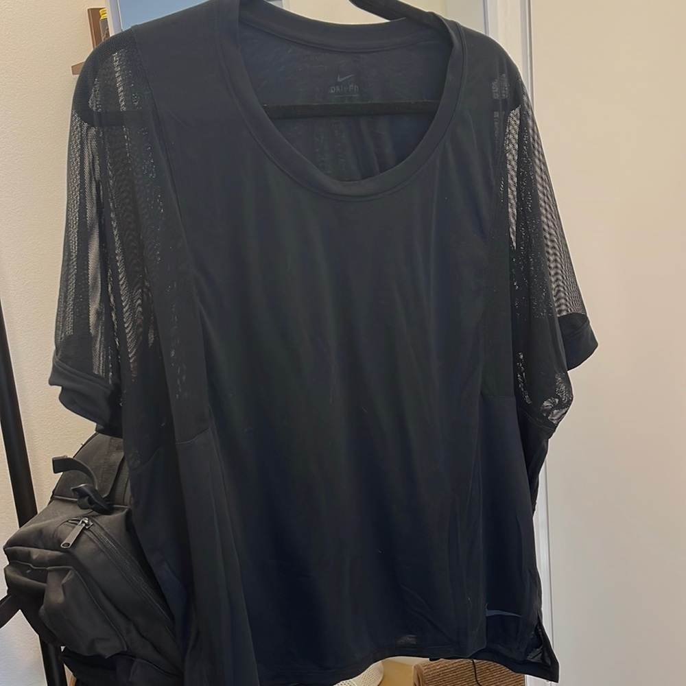 Nike Plus Size Dry fit crop top